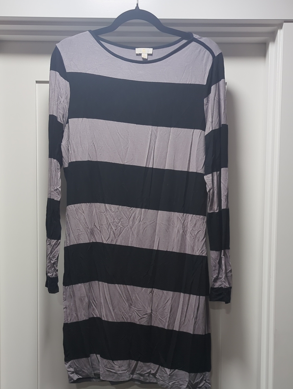 C Long-Sleeve Striped Shift Dress in Black and Gray